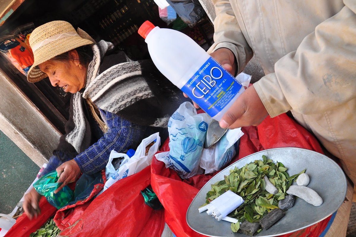 Alcool a 96° que boivent les mineurs à Potosi