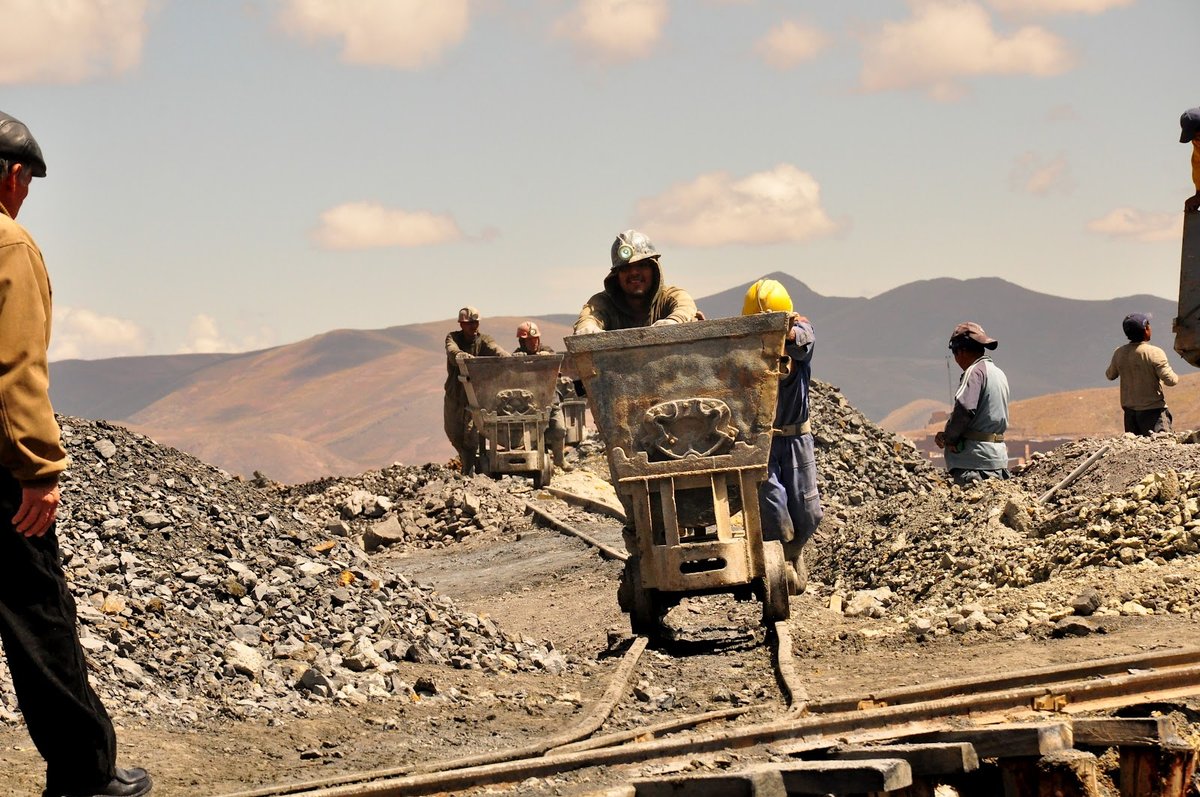 Chariot sortant de la mine de Potosi, Bolivie