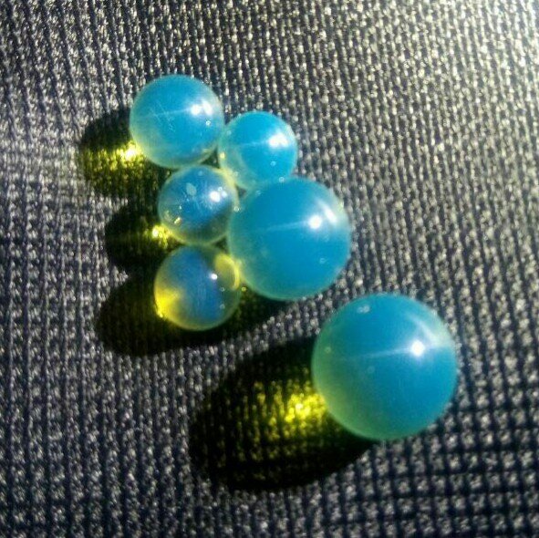 Billes d'ambre bleue