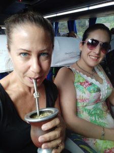 Partage du maté avec ma voisine de bus en argentine